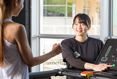 写真：女性トレーナー＆ボディケア担当